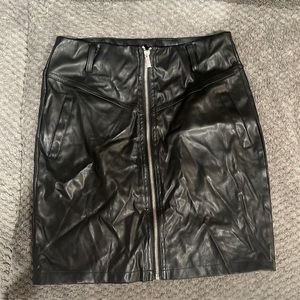 Zip up skirt, belt loops, Size: small, Color: black